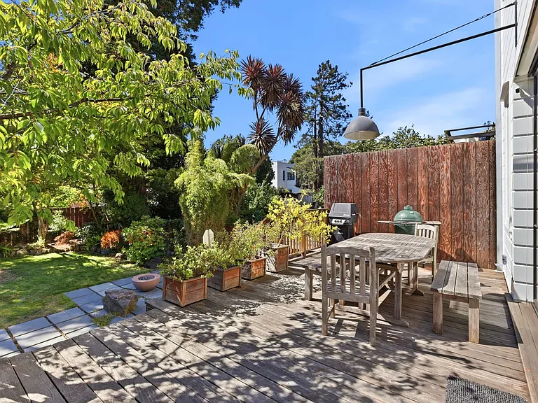 2570 Folsom St — Photo 31