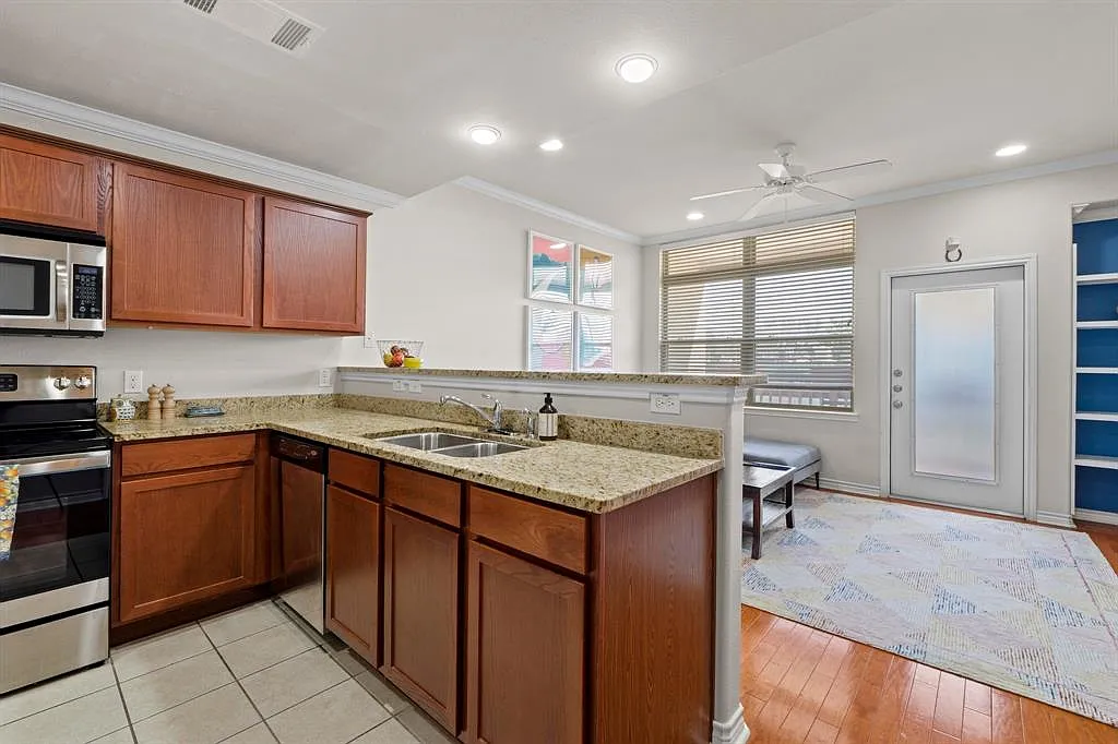2 bed, 2.5 bath, 1147 sqft, $2,490 — Photo 2