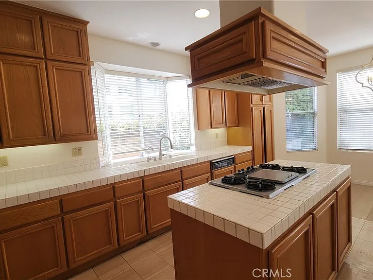 2162 Ventia — Photo 21