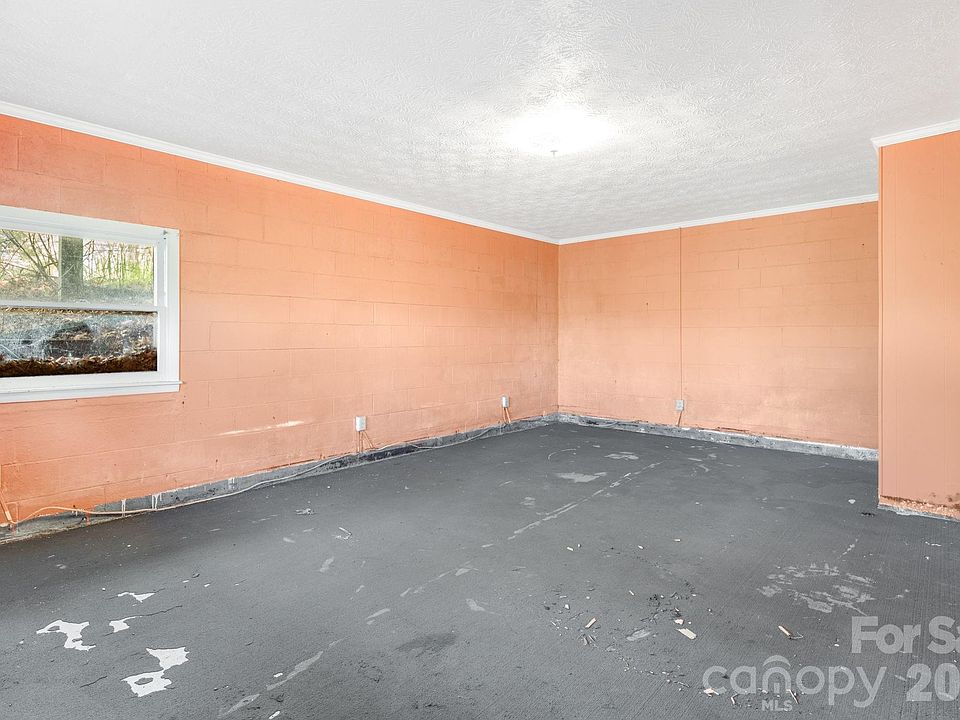 22nd image of 770 Echo Hill Dr