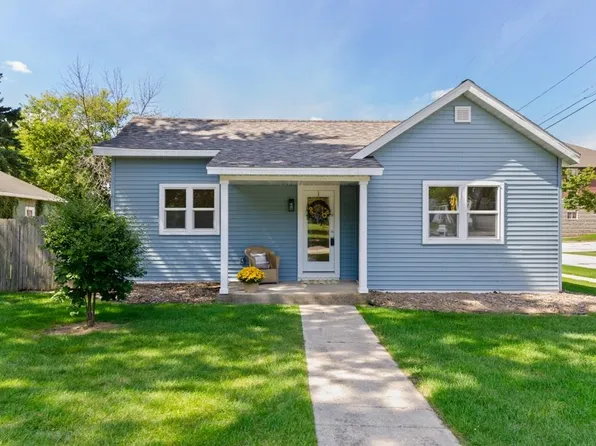402 4th St, De Pere, WI 54115