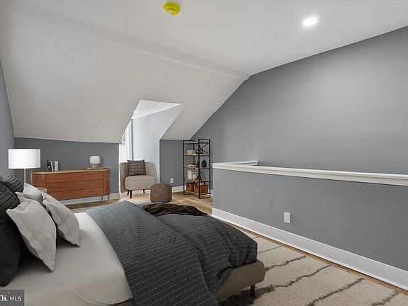 4th image of 422 W Hanover St