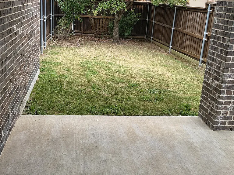 1405 Acmite Ave — Photo 24