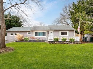 3 Anderson Rd, Hampton Bays, NY 11946