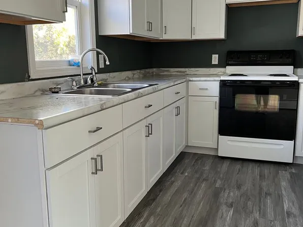 304 S 2nd St, Pulaski, IA 52584