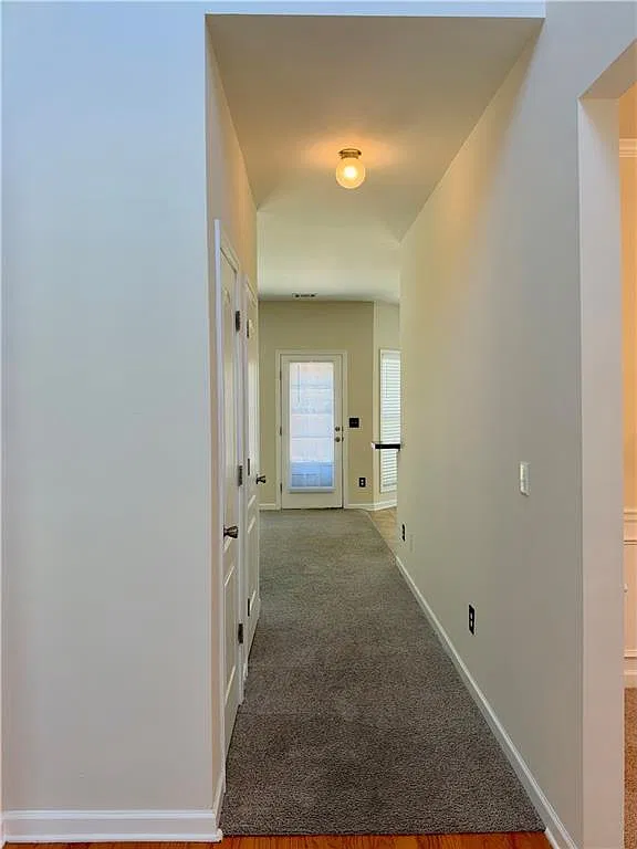 4 bed, 3.0 bath, 2410 sqft, $2,400 — Photo 4