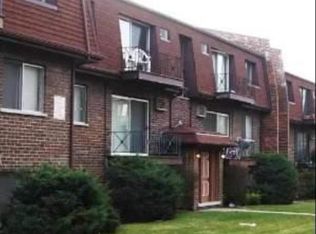 10461 Dearlove Rd APT 2A, Glenview, IL 60025