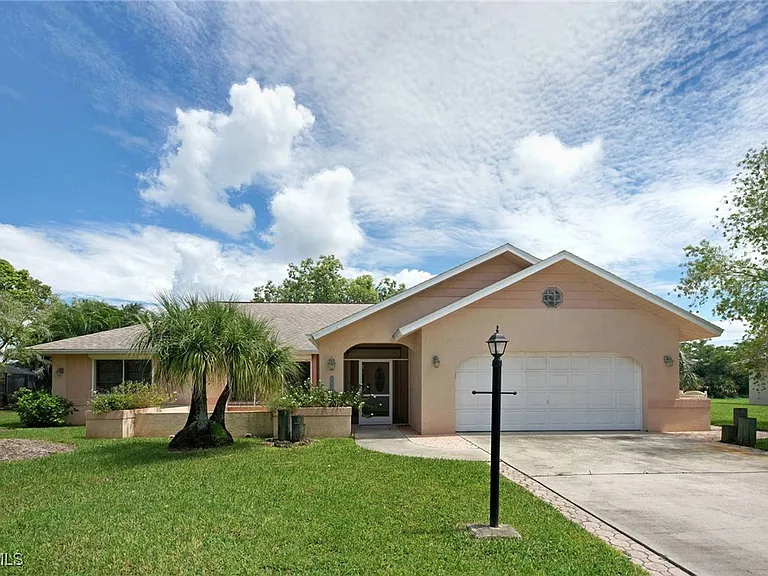 4220 Glasgow Ct — Photo 18