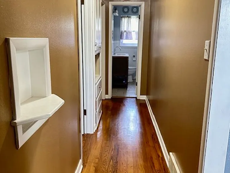 817 E Carroll Ln — Photo 9