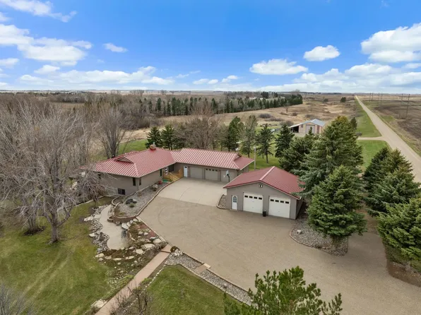 401 107th Ave SW, Minot, ND 58701