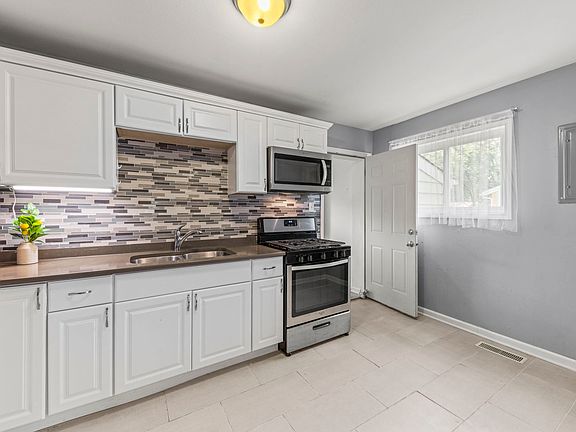 4th image of 240 Glengary Dr