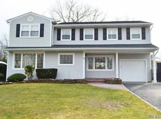 12 Eliot Dr, Lake Grove, NY 11755