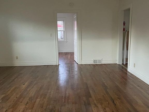 2nd image of 406 Daniel St
