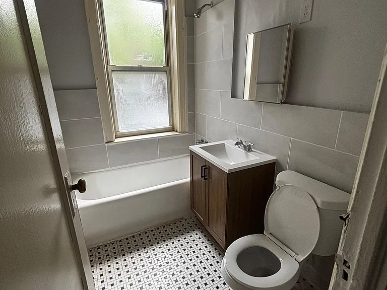 129 Schofield St #3 — Photo 5