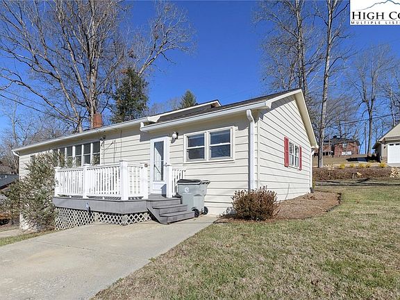 5th image of 411 NE Tywood Street