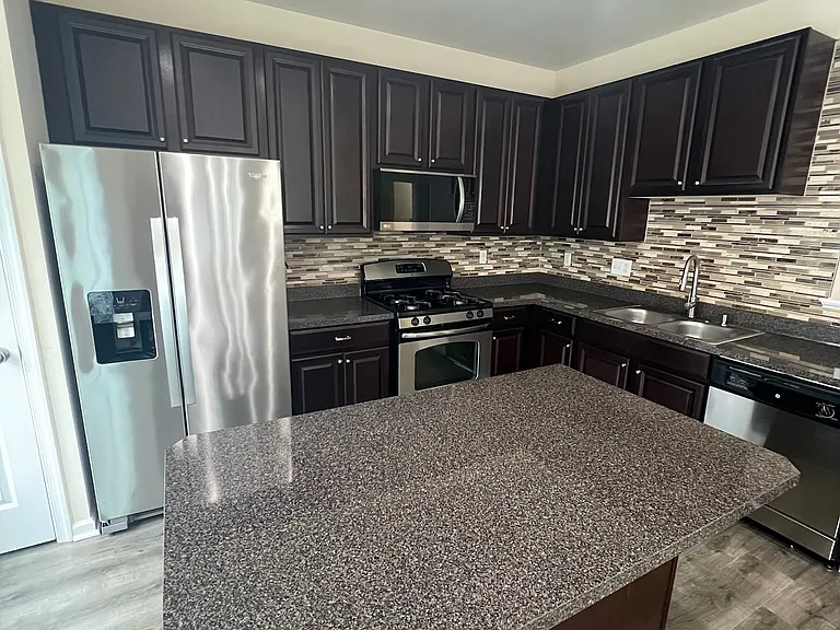 788 Jacobsen Cir — Photo 4
