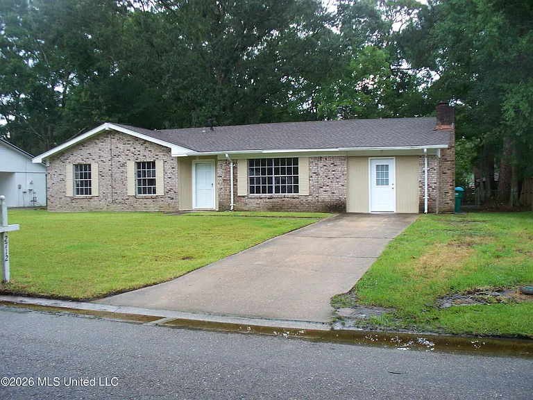 2712 Connor Dr — Photo 3