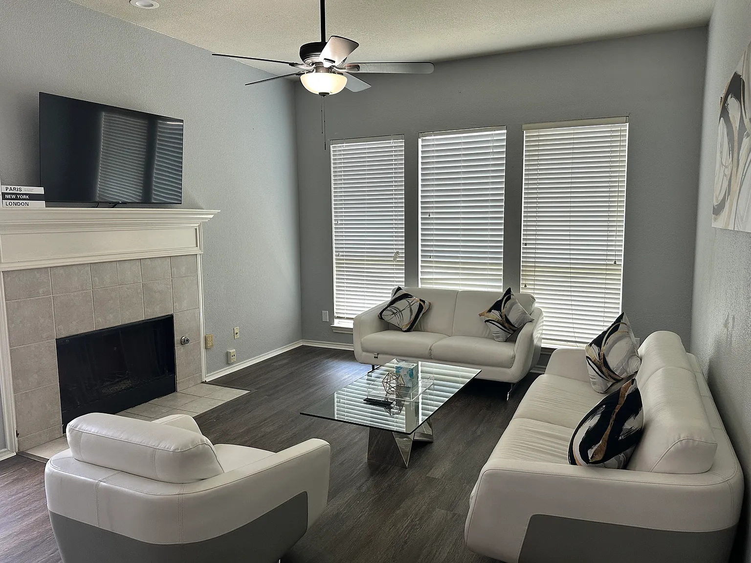 3 bed, 1717 sqft, $4,600 — Photo 2