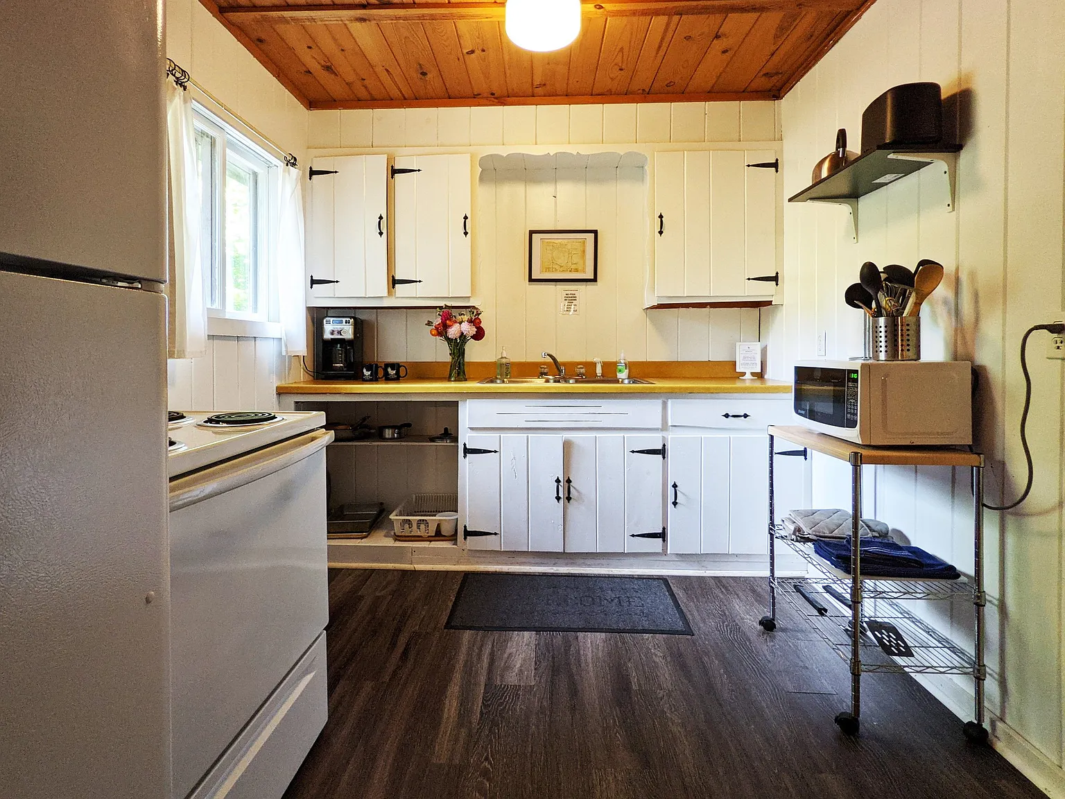 Snowmobile/Ice Fishing Cabin|Dec 1-Mar 31, Furnished Lakefront 2BR, One Season Price | Eagle River — Photo 4