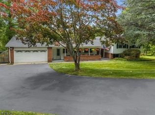 7 Sky View Garden Rd, Clinton Twp., NJ 08833