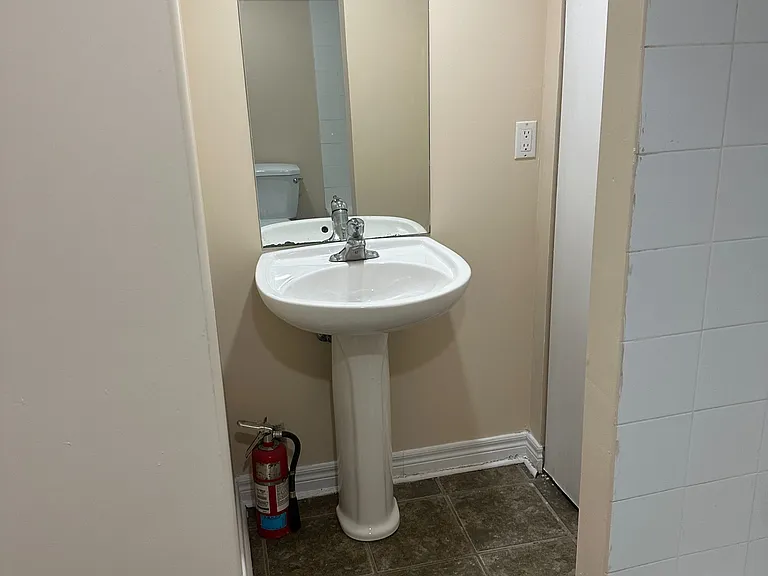 132 Lawson Rd #BASEMENT — Photo 7
