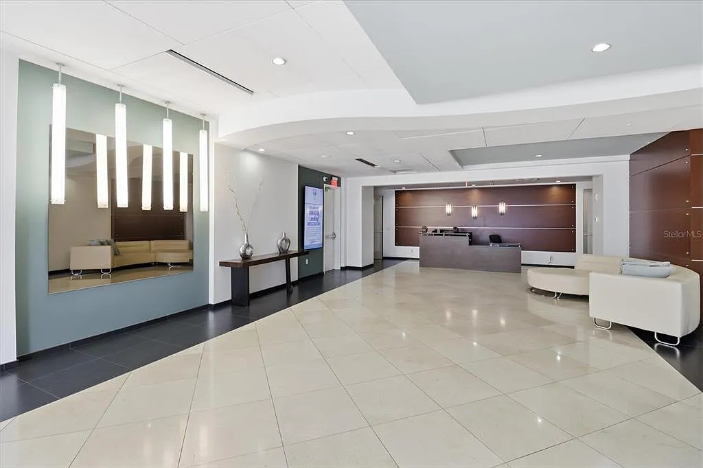 1 bed, 1.0 bath, 644 sqft, $2,100 — Photo 2