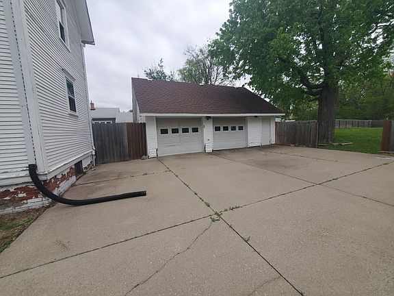 3rd image of 211 S West St