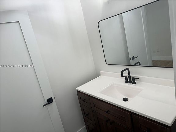 2nd image of 517 Navarre Ave #1