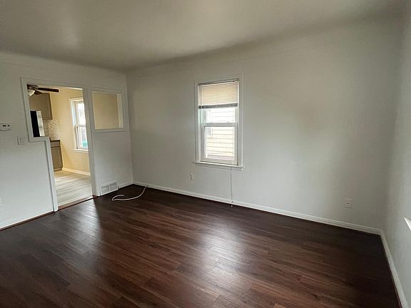 5th image of 24696 Wilmot Ave