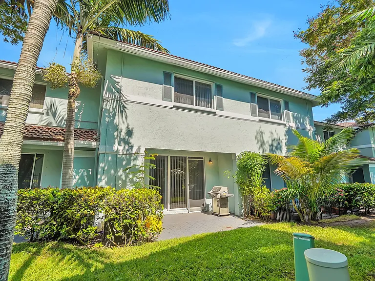 1969 Alamanda Way — Photo 3