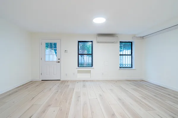 Rented by Julianna Realty Corp | media 31