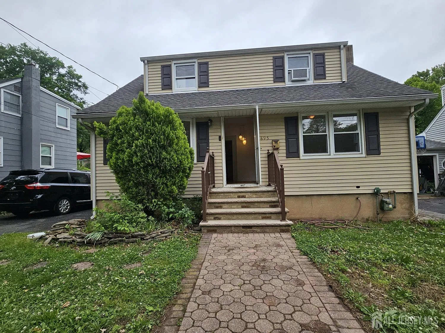 3 bed, 3.0 bath, 1561 sqft, $3,450 — Photo 2