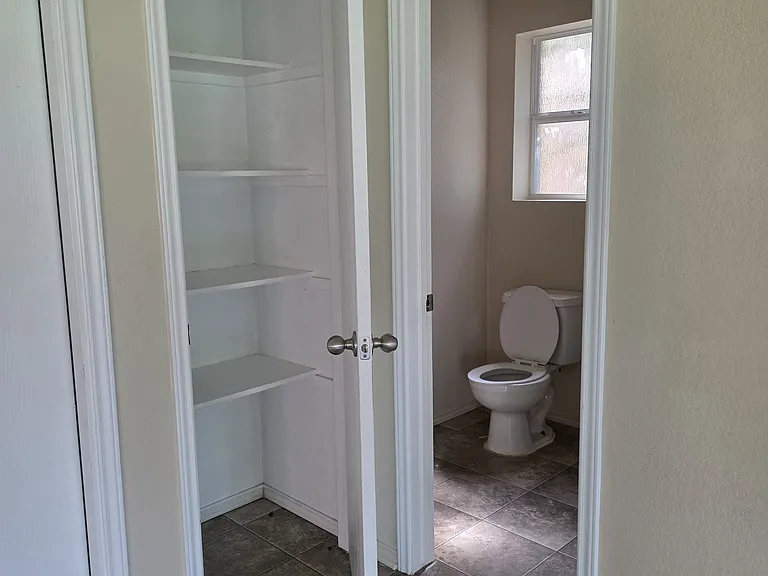 3406 Regency Ct — Photo 9