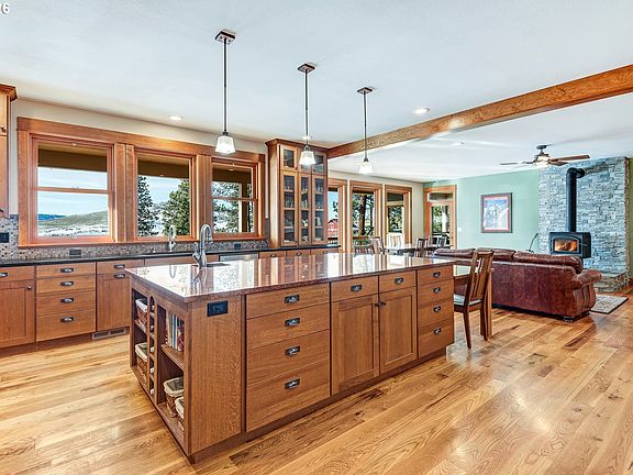 5th image of 61615 High Valley Rd