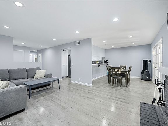 5th image of 2450 Stow St