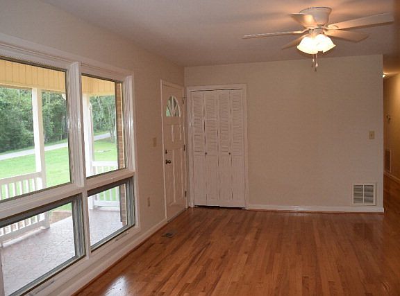 4th image of 385 Town N Country Dr