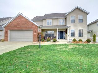 1206 Oak Valley Rd, Mahomet, IL 61853