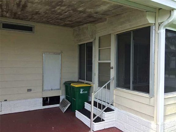3rd image of 923 Oriole Cir