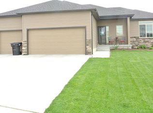 7111 Countryview Rd, Lincoln, NE 68516