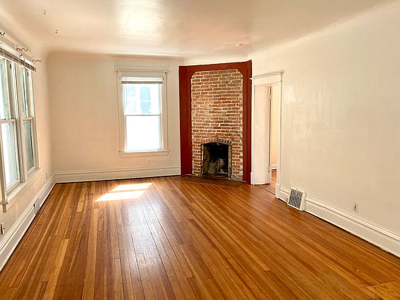 2nd image of 717 Iowa Ave APT 1