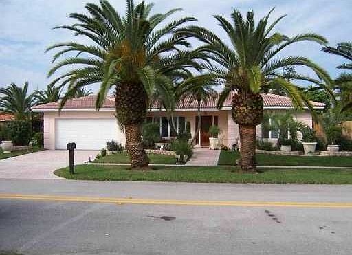 2nd image of 571 Oakwood Ln