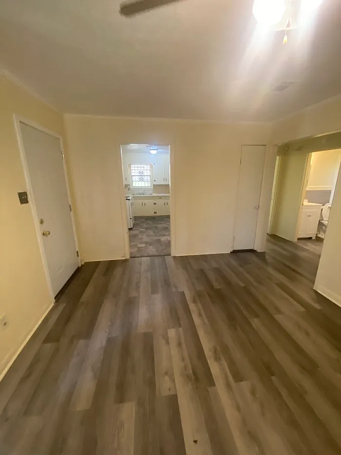 2 bed, 1.0 bath, $750 — Photo 4