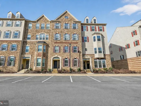 6932 Kona Dr, Gainesville, VA 20155