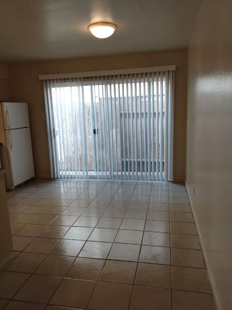 Downstairs 2bd Apartment in 4-plex w/Carport — Photo 4