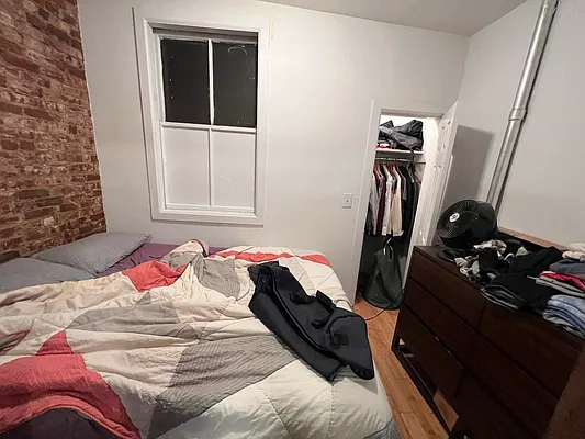 Rented by Delmark Realty LLC | media 33