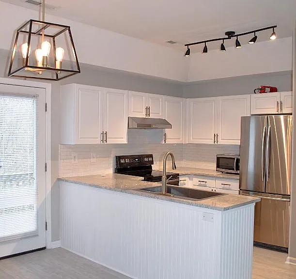 82 Huntress Dr — Photo 1