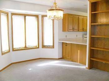 5th image of 820 Woodland Ln