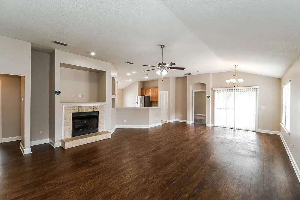 4 bed, 3.0 bath, 2359 sqft, $2,350 — Photo 4