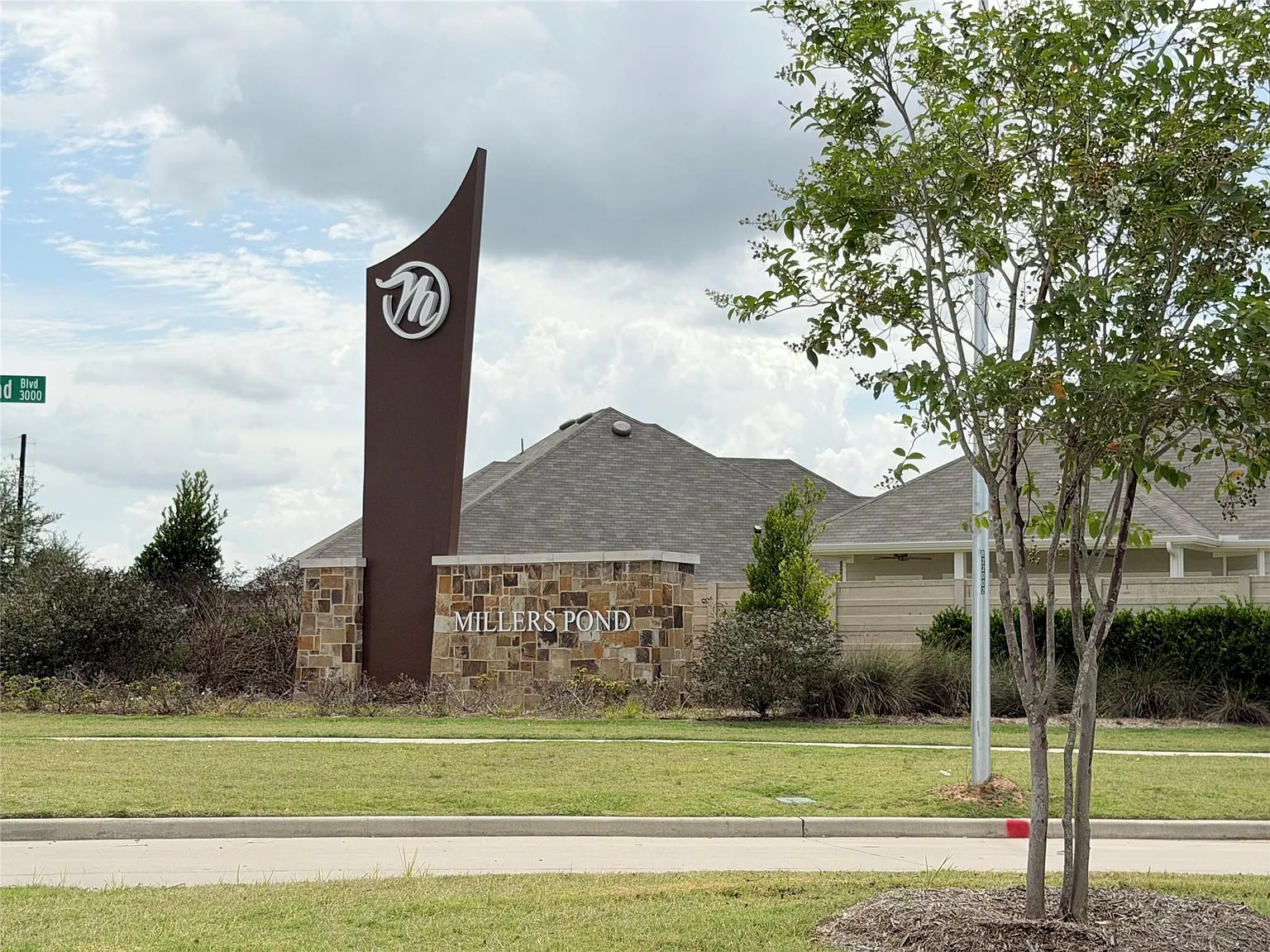 3 bed, 2.0 bath, 1435 sqft, $2,100 — Photo 4