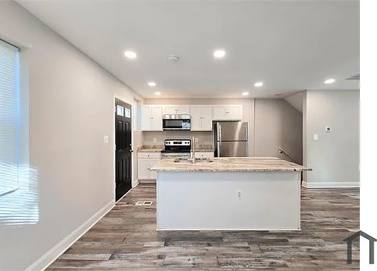 6 bed, 1200 sqft, $5,650 — Photo 3